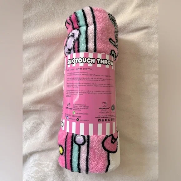 2/$20 ✨NWT Hello Kitty Blanket Throw Pink Music Notes - Picture 4 of 5
